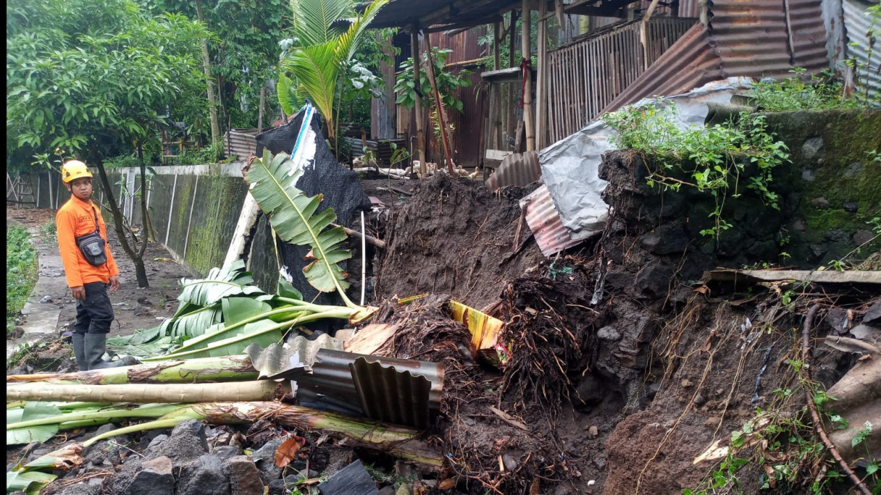 Hujan Deras Akibatkan 2 Titik Talud Di Sorosutan Kota Yogyakarta Longsor 5840