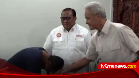 Beredar Foto Ketua Umum Partai Buruh Mencium Tangan Ganjar Pranowo, Said Iqbal: Sama Prabowo dan Anies Juga