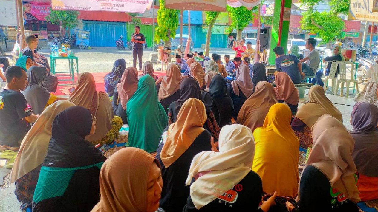 Kompak Bertahan, Pedagang Pasar Tradisional Kota Bojonegoro Gelar Doa Bersama
            - galeri foto