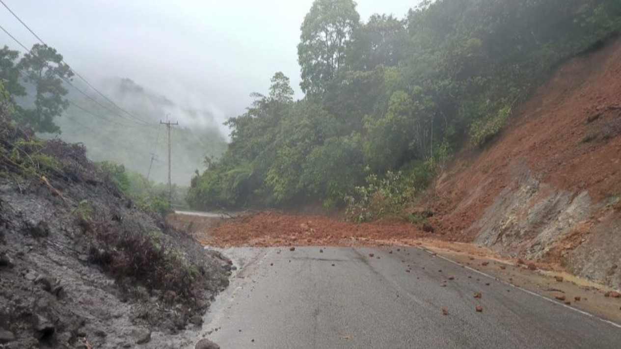 Akses Jalan Provinsi Di Malalak Agam Putus Total Karena Longsor 3618