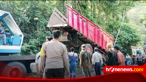 Evakuasi Truk Masuk Jurang, Jalur Jember-Banyuwangi Macet Total Selama ...