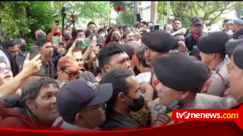 Sidang Dugaan Pencemaran Nama Baik Luhut Binsar Pandjaitan Diwarnai Aksi Dorong di Depan PN Jaktim