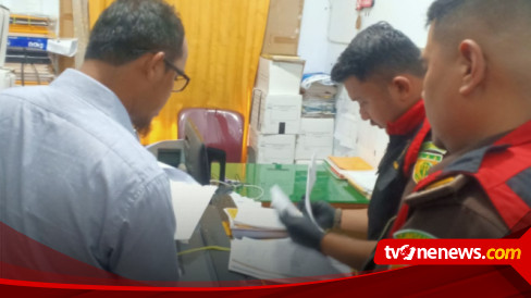 Penggeledahan Kantor Dinas PUPR Terkait Dugaan Korupsi Proyek Jalan Di ...