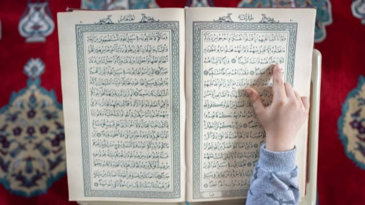 Bacaan Al Quran Surat Al Baqarah Ayat 11 15 Lengkap Tulisan Arab Latin Dan Artinya