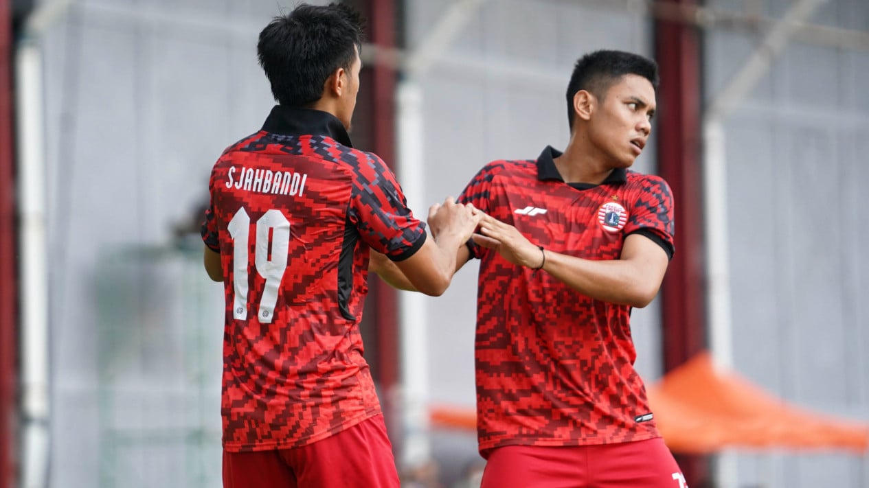 Persija Jakarta Pakai Jersey Khusus Pramusim, Pakai Motif Pixel Kepala Macan
            - galeri foto