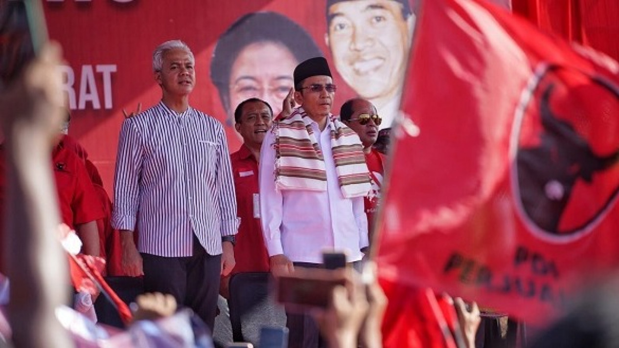 TGH Mahalli Fikri Tegaskan TGB Zainul Majdi Keluar dari Partai Perindo untuk Fokus Jadi Akademisi
            - galeri foto