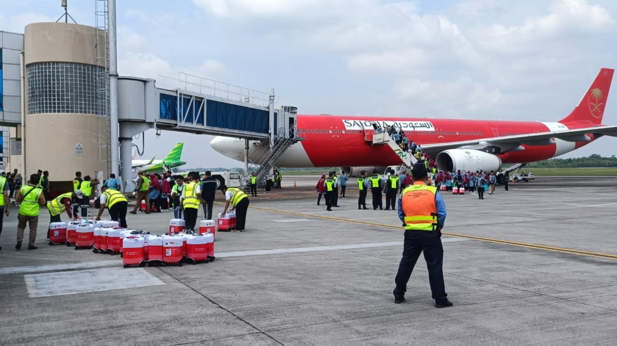 Bandara AP II Siap Menyambut Musim Liburan Anak Sekolah dan Idul Adha
            - galeri foto