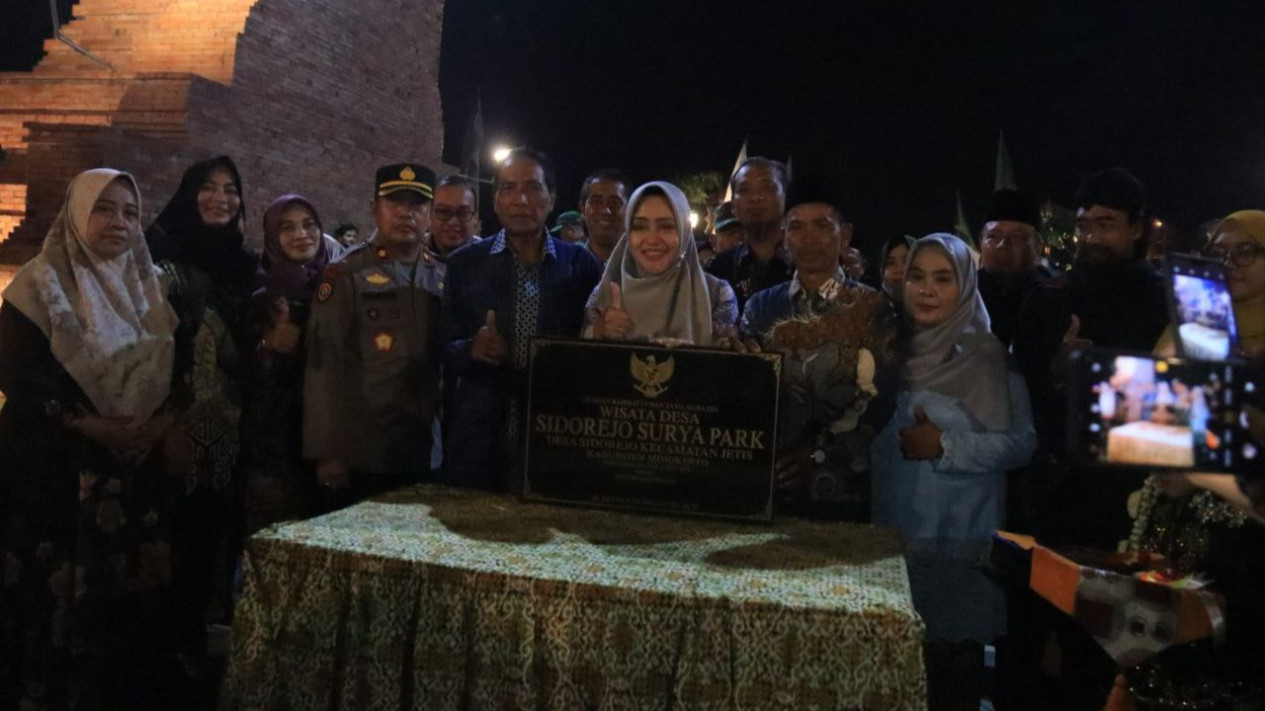 Resmikan RTH Sidorejo Surya Park, Bupati Mojokerto Harap dapat Tingkatkan Kesejahteraan Masyarakat
            - galeri foto