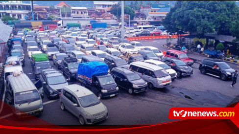 Libur Panjang, Antrean Kendaraan Padati Pelabuhan ASDP Ketapang Banyuwangi