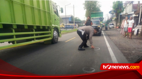 Pemotor Tewas Usai Bersenggolan Dan Terlindas Roda Truk Tronton Di Lumajang