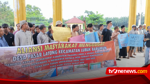 Demo Ratusan Warga Desa Pasar Latong Dan Mahasiswa Di Kejari Padang ...