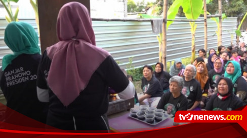 Kenalkan Sosok Ganjar Relawan Kowarteg Latih Ibu Ibu Bikin Brownies