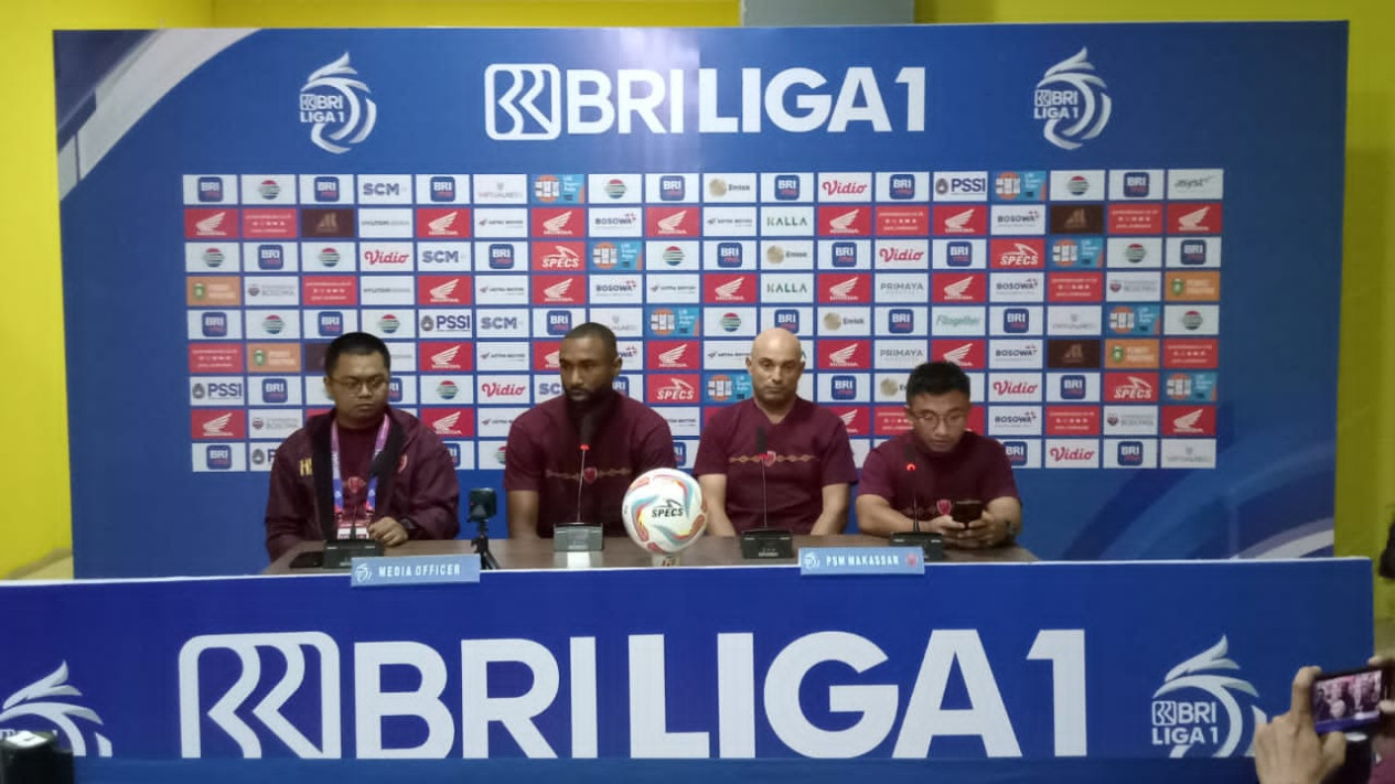 Tugas Berat Bek Asing PSM Makassar untuk Redam Kekuatan Duet Striker Persib Bandung Ciro Alves dan David Da Silva
            - galeri foto