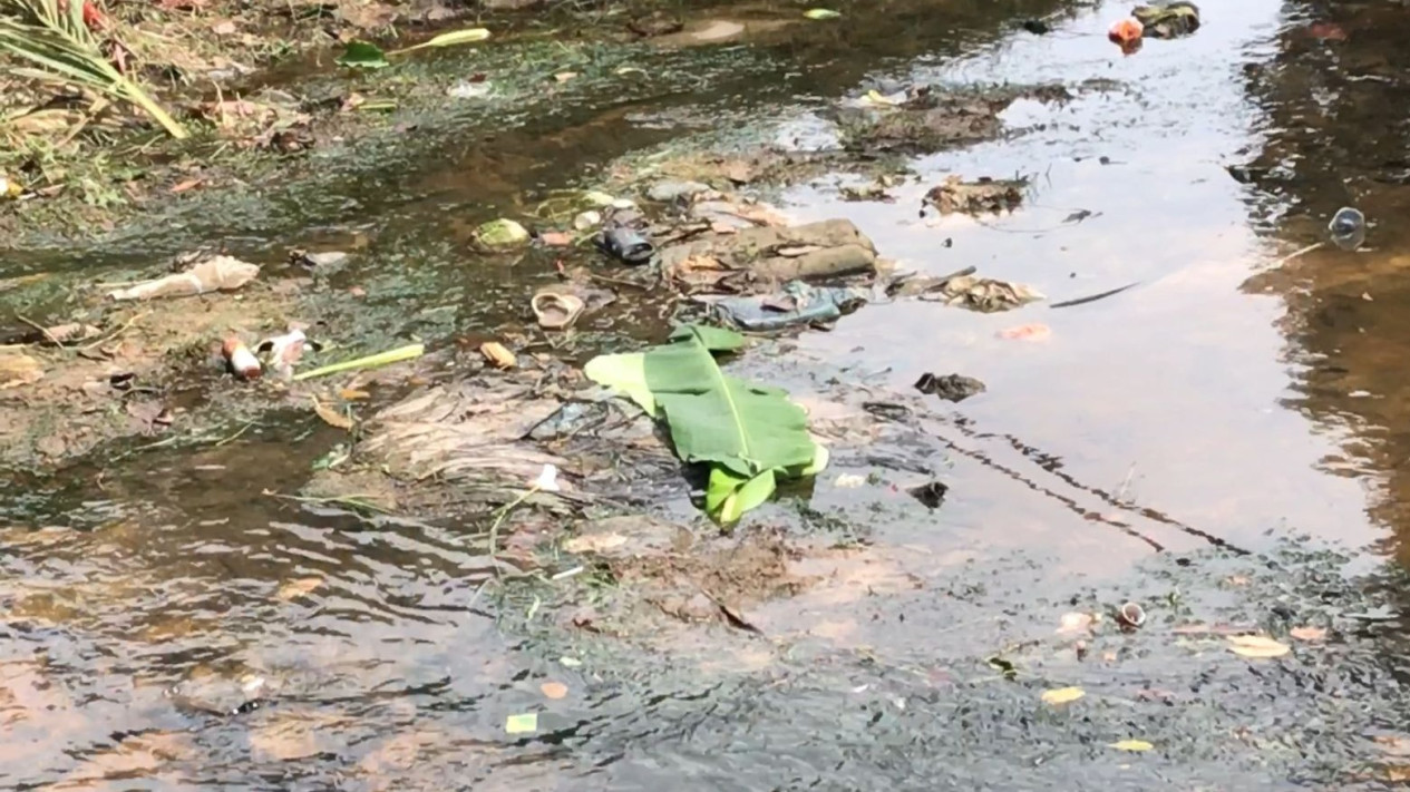 Geger! Mayat Bayi Terbungkus Plastik Merah Ditemukan Warga Di Aliran Sungai