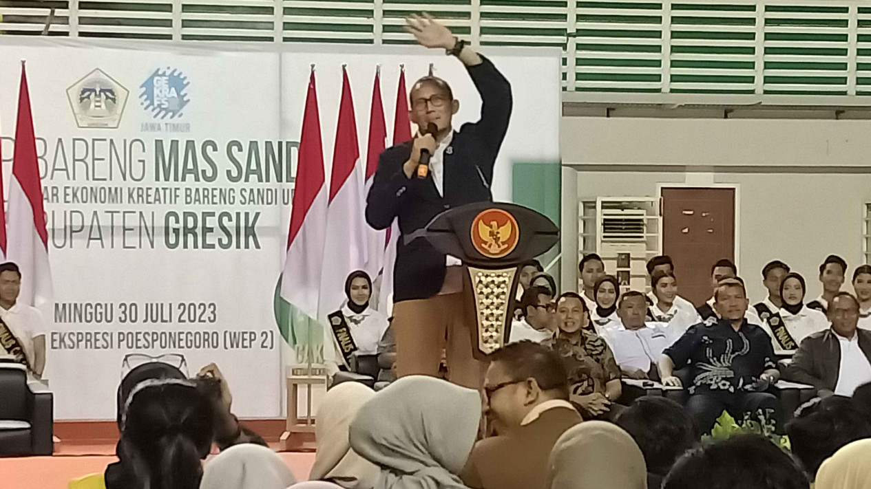 Bangkitkan Ekonomi, Menparekraf Sandiaga Uno ajak Pelaku UMKM Gresik Perkuat Digitalisasi
            - galeri foto