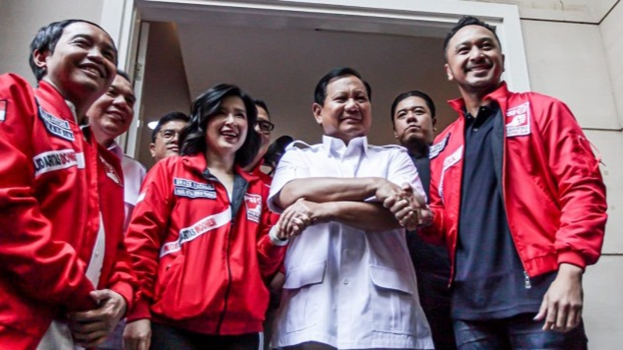 Prabowo Subianto Datangi PSI, Grace Natalie Akui Terkejut Tak Ada Jarak Partai Besar dan Kecil
            - galeri foto