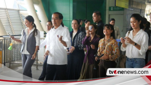 Nirina Zubir dan Jokowi Naik Kereta LRT Jabodebek, Mau Kemana?