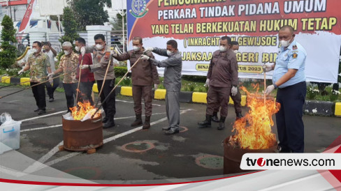 Kejari Binjai Musnahkan Barang Bukti Narkoba Dan Senpi Dari 59 Perkara ...