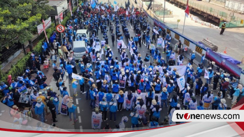 Ribuan Massa Buruh Kepung Jalan MH Thamrin, Begini Pengalihan Arus Lalu ...