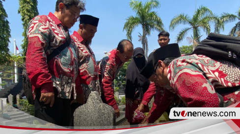 Jelang HUT RI Ke 78, Mantan Napi Terorisme Gelar Doa Di Taman Makam ...