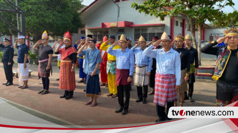 Petugas Lapas Sekayu Memeriahkan HUT RI Ke-78 Dengan Upacara Berbaju Adat