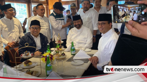 Anies Baswedan Dan Cak Imin Tiba Di Hotel Majapahit Surabaya