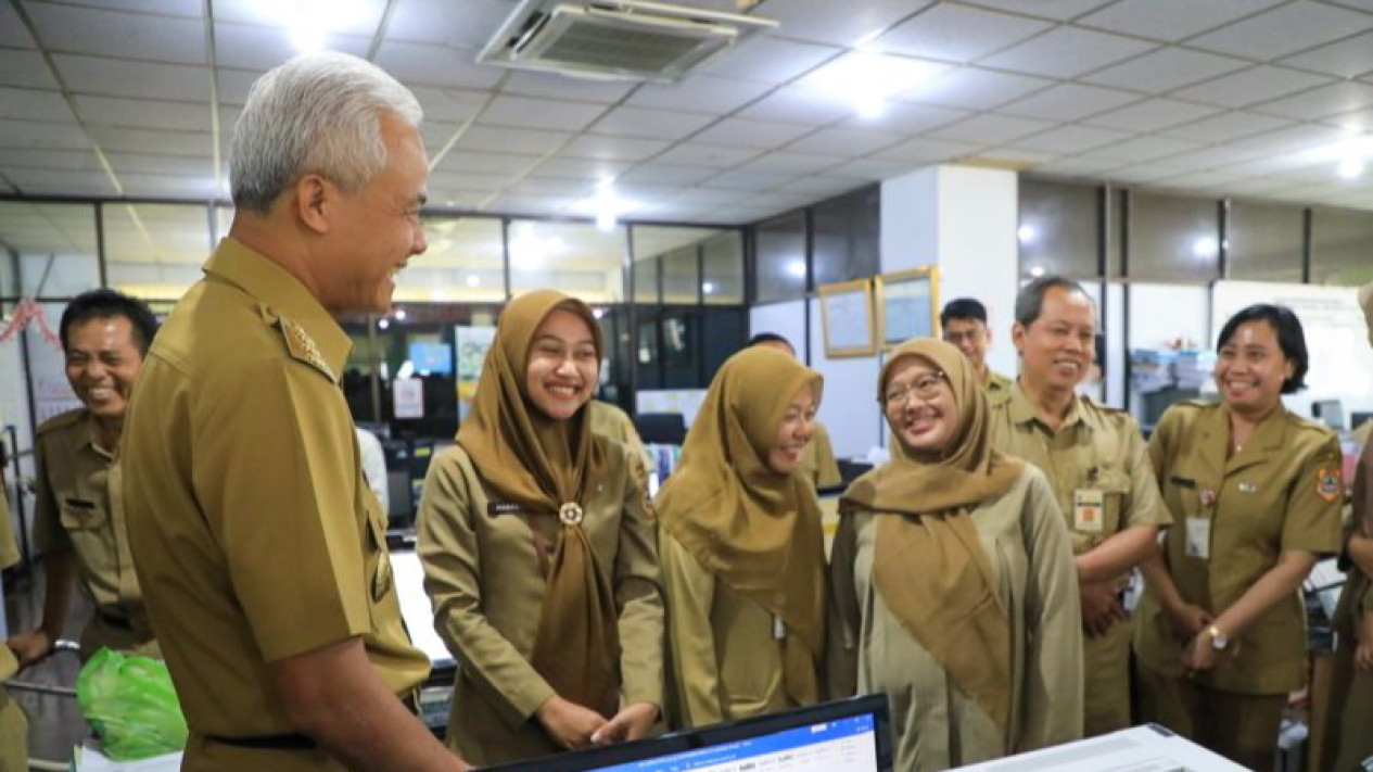 Tangis Ganjar Pranowo Pecah Saat Pamitan Kepada Ribuan Rakyat Jawa Tengah