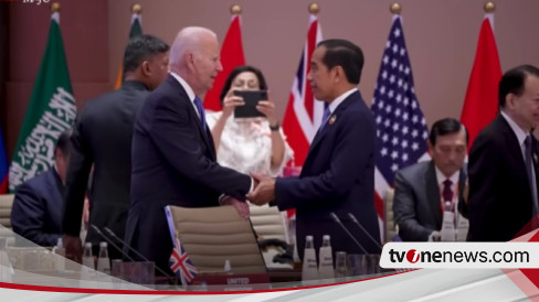 Jokowi Mesra Dengan Biden, Netizen: Di Tengah Amerika dan India, Keren Pisan