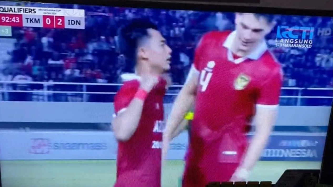 Momen Lucu Elkan Baggott Kepo Dengan Selebrasi Pratama Arhan Untuk