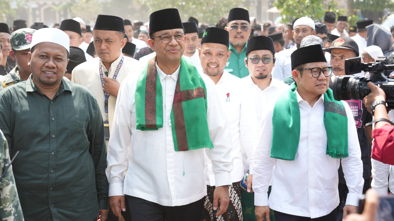 Datangi Ponpes Nurul Islam Jember, Para Kiai Kompak Doakan Pasangan Anies - Cak Imin di Pilpres 2024
            - galeri foto