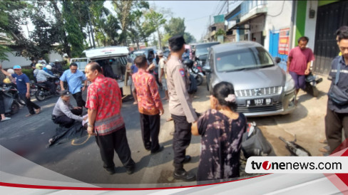 Gegara Hindari Etalase Terjatuh, Pemotor Tabrak Truk Hingga Tewas Di ...