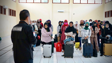 Kemnaker Pulangkan 32 Pekerja Migran Hasil Sidak di Bandara Kertajati