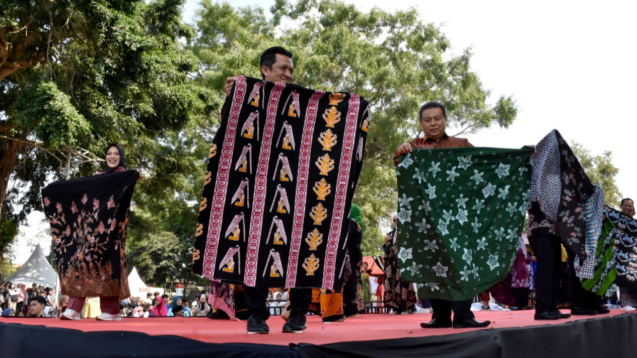 Mengangkat Batik Khas Wonosobo Karya UMKM ke Pasar Internasional
            - galeri foto