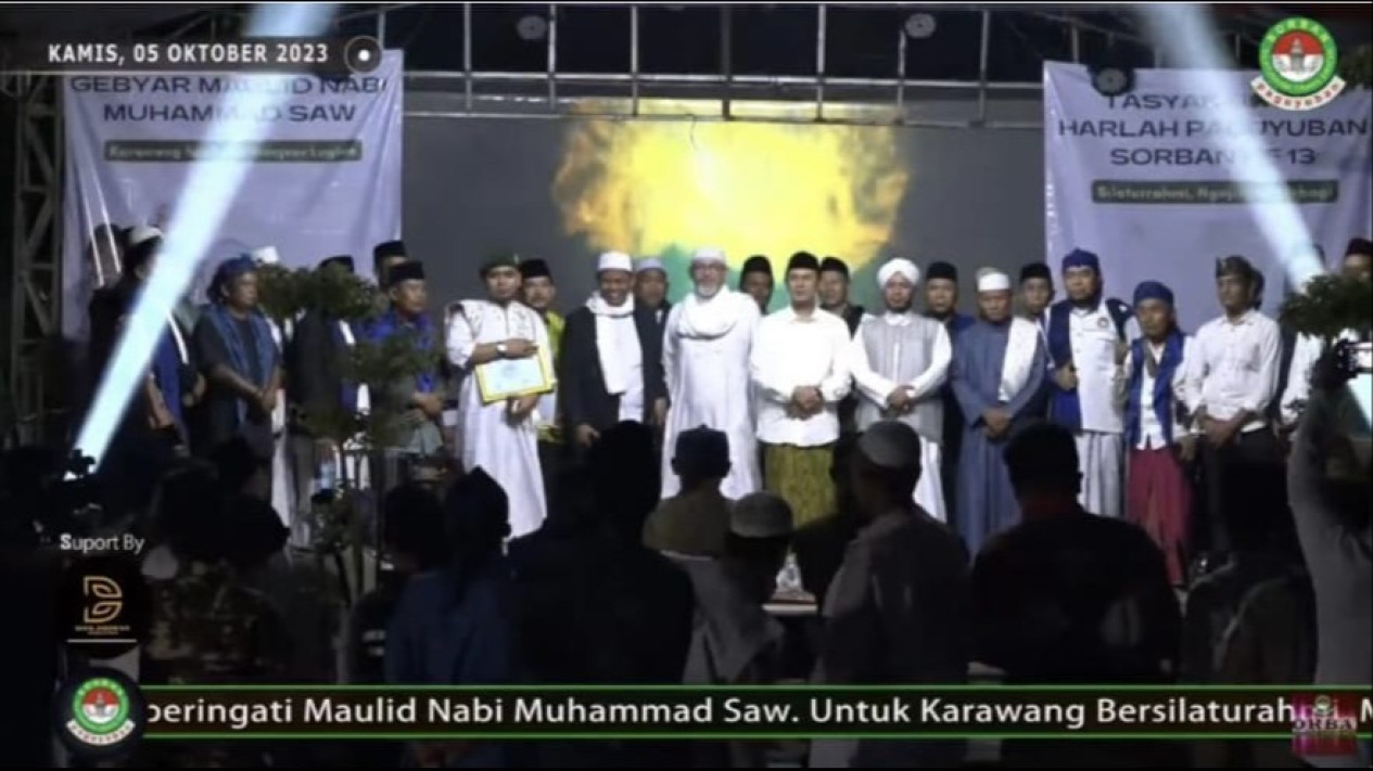 Bersama Ribuan Jemaah Dan Anggota DPR RI Hadiri Gebyar Maulid Nabi Di ...