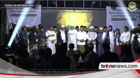 Bersama Ribuan Jemaah Dan Anggota DPR RI Hadiri Gebyar Maulid Nabi Di ...