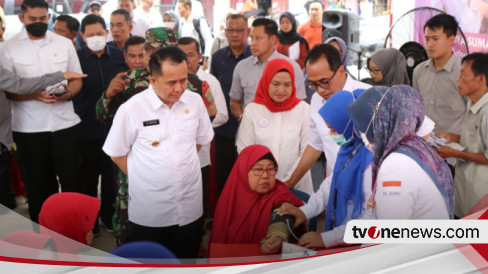 Tinjau Penyuluhan Gratis, Pj Gubernur Agus Fatoni Imbau Masyarakat Jaga Kesehatan