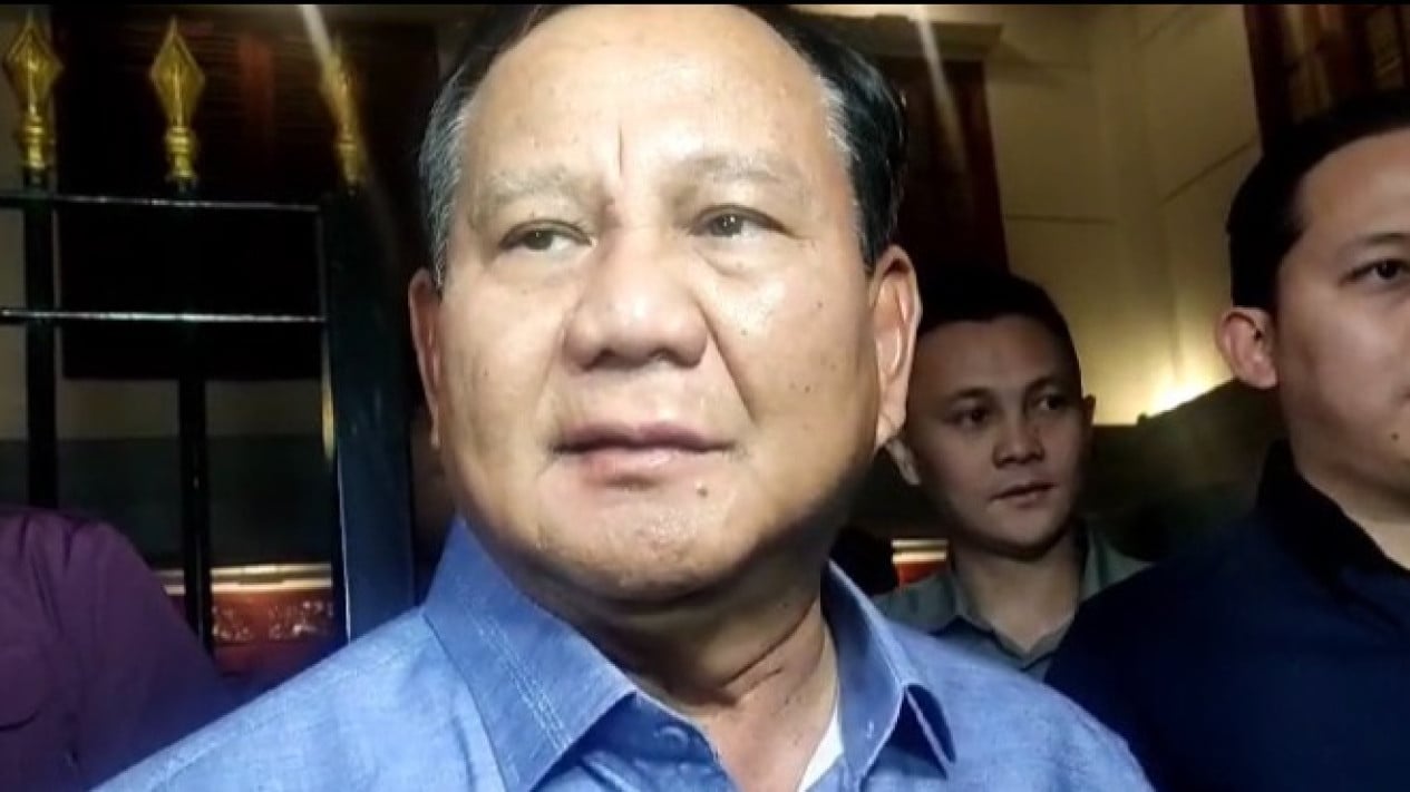 Prabowo Subianto Acungkan Jempol Saat Ditanya Gibran Cawapres