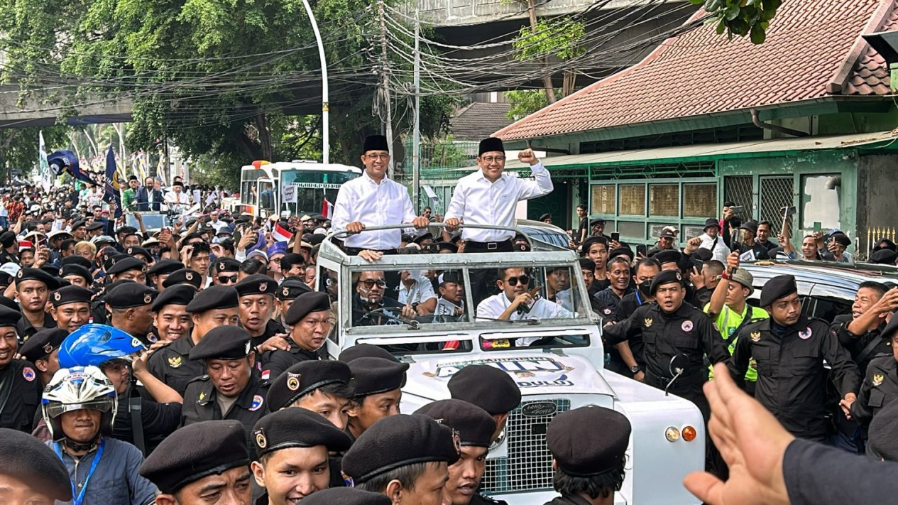 Pasangan Anies-Muhaimin Diarak Naik Jeep Putih Ke KPU, Ahmad Sahroni ...