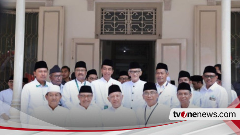 Pengasuh Ponpes se Indonesia Tegaskan Tidak Ada Batas Usia Jadi Pemimpin, Jokowi Langsung Gelar Pertemuan Tertutup dengan Kiai Sepuh di Surabaya