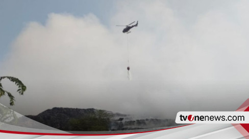 BNPB Kerahkan Helikopter "Water Bombing" Atasi Kebakaran TPA Rawakucing