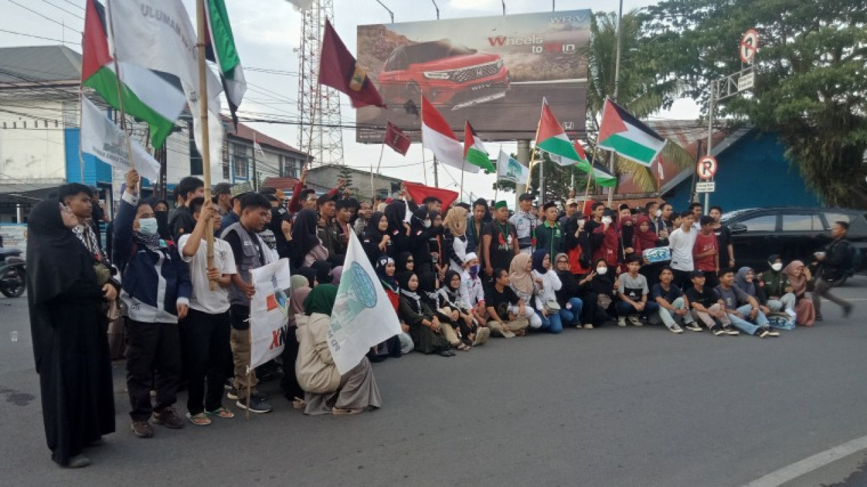 Solidaritas Peduli Palestina Galang Dana Dengan Aksi Baca Puisi