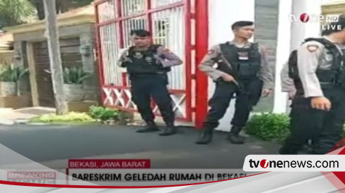 Polisi Bersenjata Kawal Penggeledahan Rumah Firli Bahuri di Villa Galaxy Bekasi