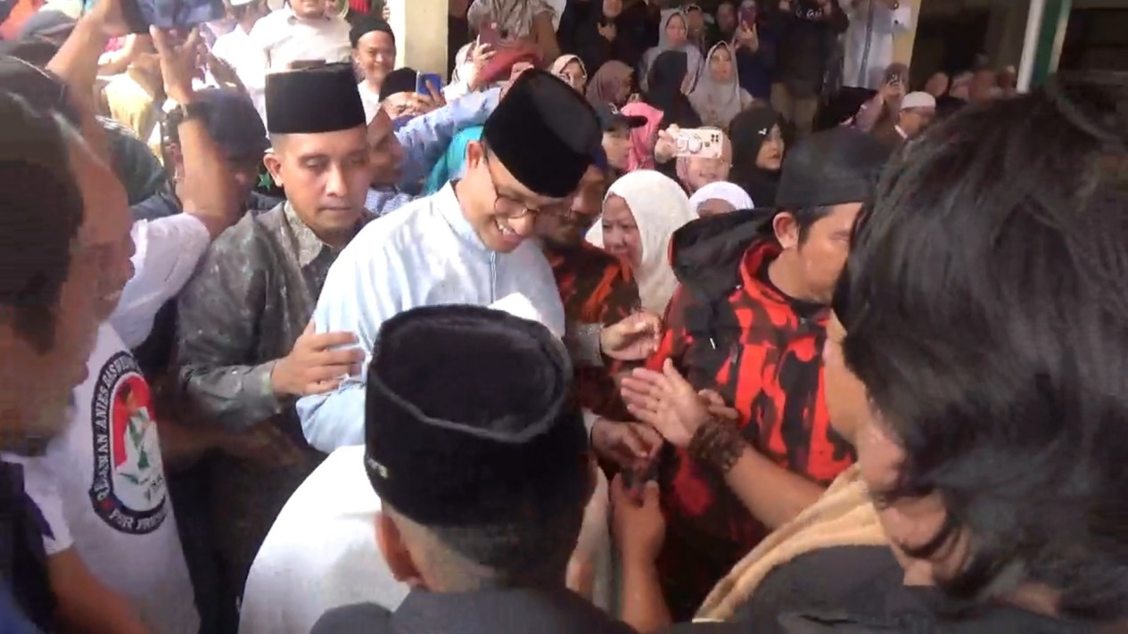 Kunjungan ke Pesantren Al Falak, Anies Bandingkan Santri Bak Permata dengan Batubara, Kok Bisa?
            - galeri foto