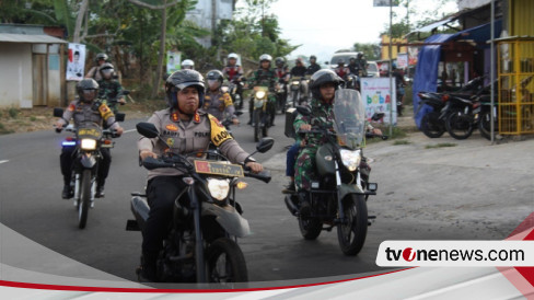 Jelang Pemilu 2024, Personel Polisi dan TNI di Batang Giatkan Patroli ...