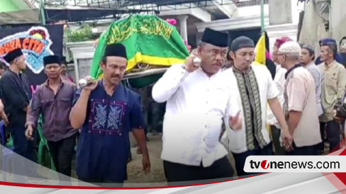 Isak Tangis Warnai Pemakaman Pelajar SMK Di Bandar Lampung Yang Tewas ...