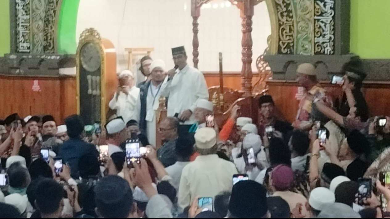 Sholat Jumat di Masjid Agung Haji Ahmad Bakri