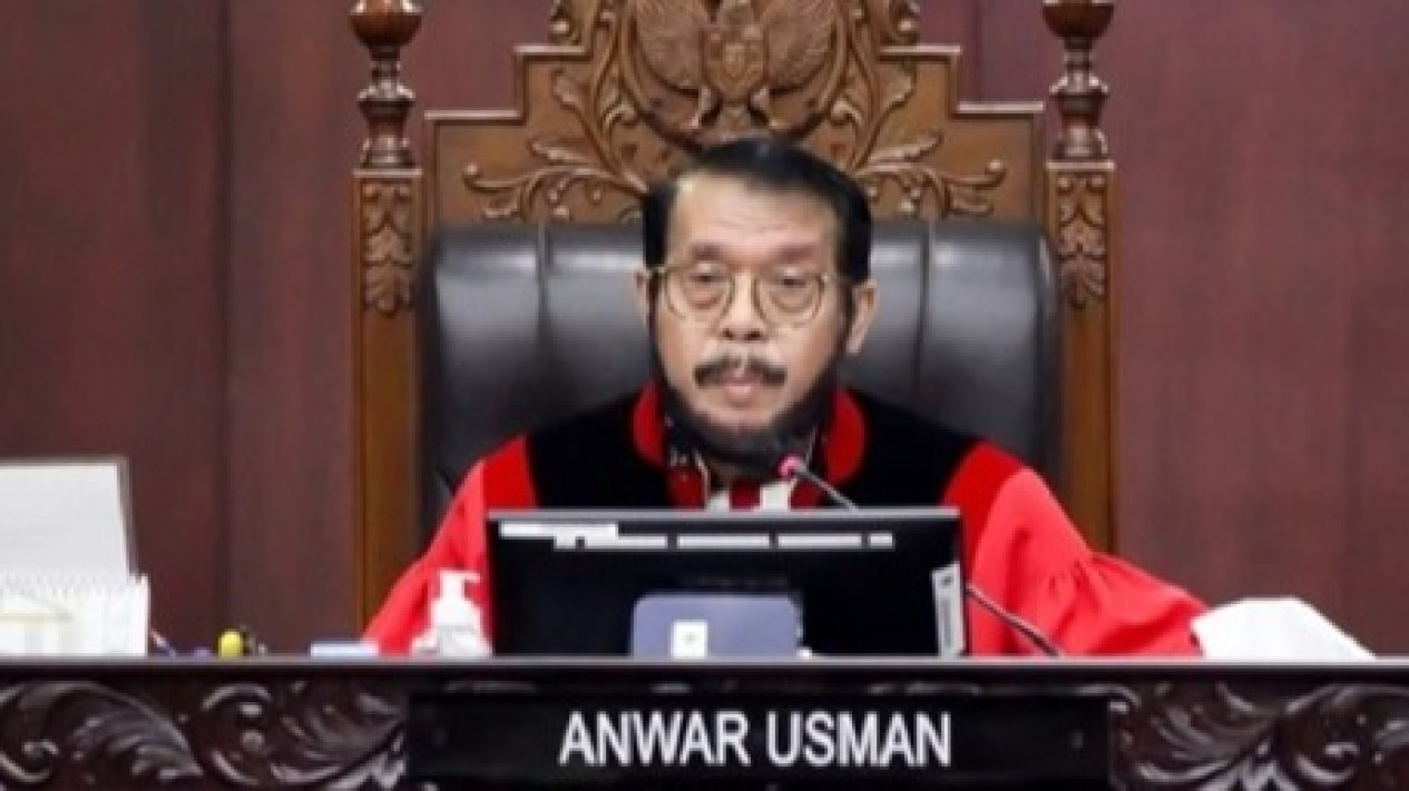 Disebut Tolak Bentuk MKMK Permanen, Ketua MK Anwar Usman Beri Klarifikasi
            - galeri foto