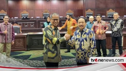 Perubahan di Mahkamah Konstitusi: Anwar Usman Serahkan Kursi Pimpinan ke Suhartoyo