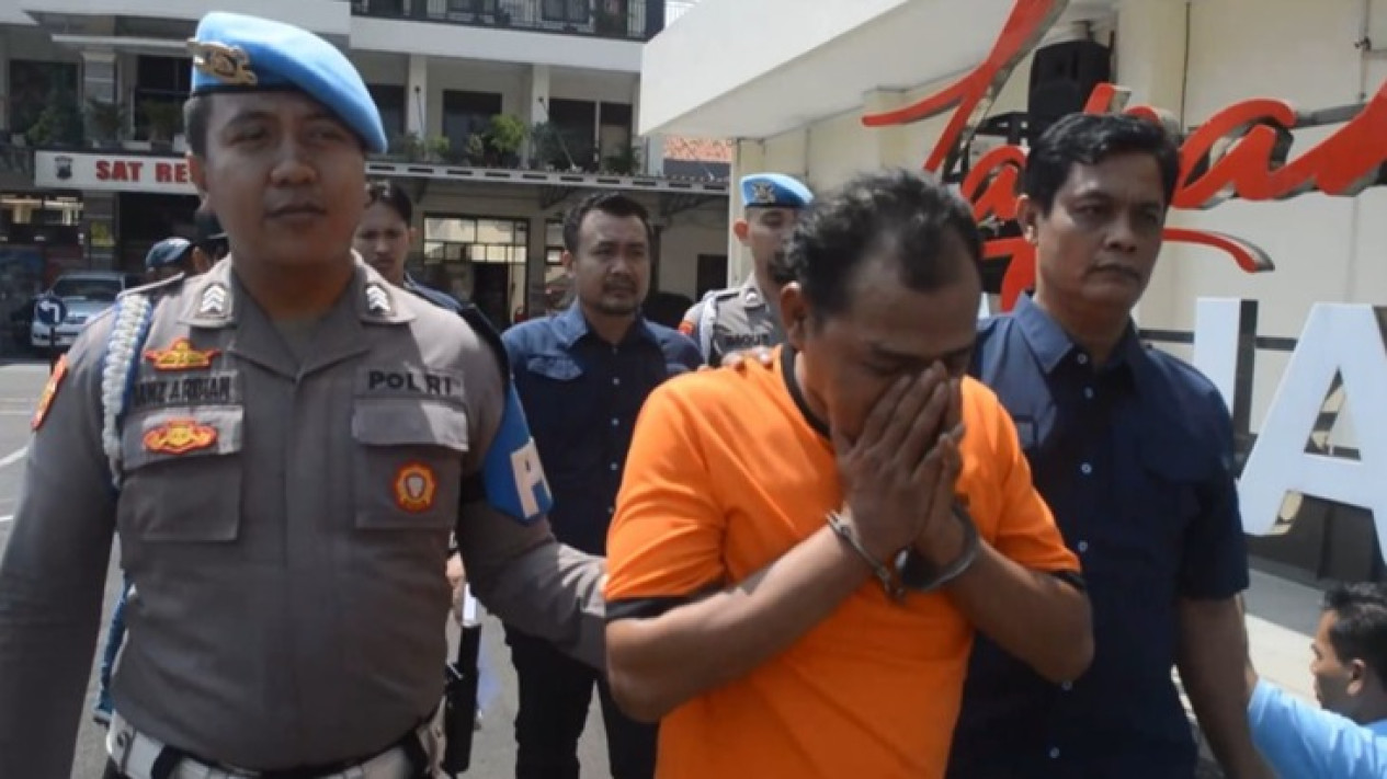 Mbah Supri Dukun Palsu di Cilacap Paksa Pasiennya Berhubungan Sesama Jenis, Polisi: Pasien Diancam Dibuat Gila Jika Menolak
            - galeri foto