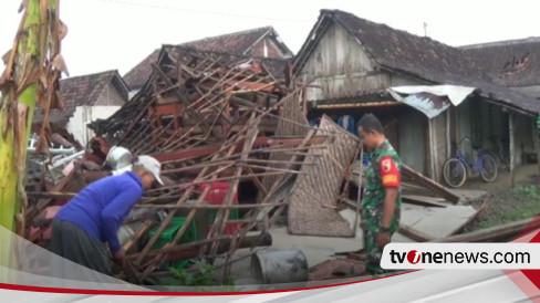 Puluhan Rumah Warga Di Ngawi Rusak Diterjang Angin Kencang, Satu ...